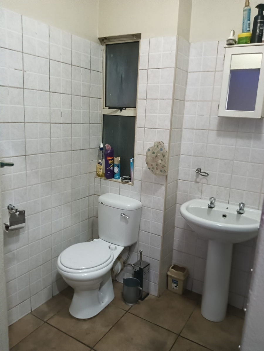 To Let 2 Bedroom Property for Rent in Dassie Rand North West